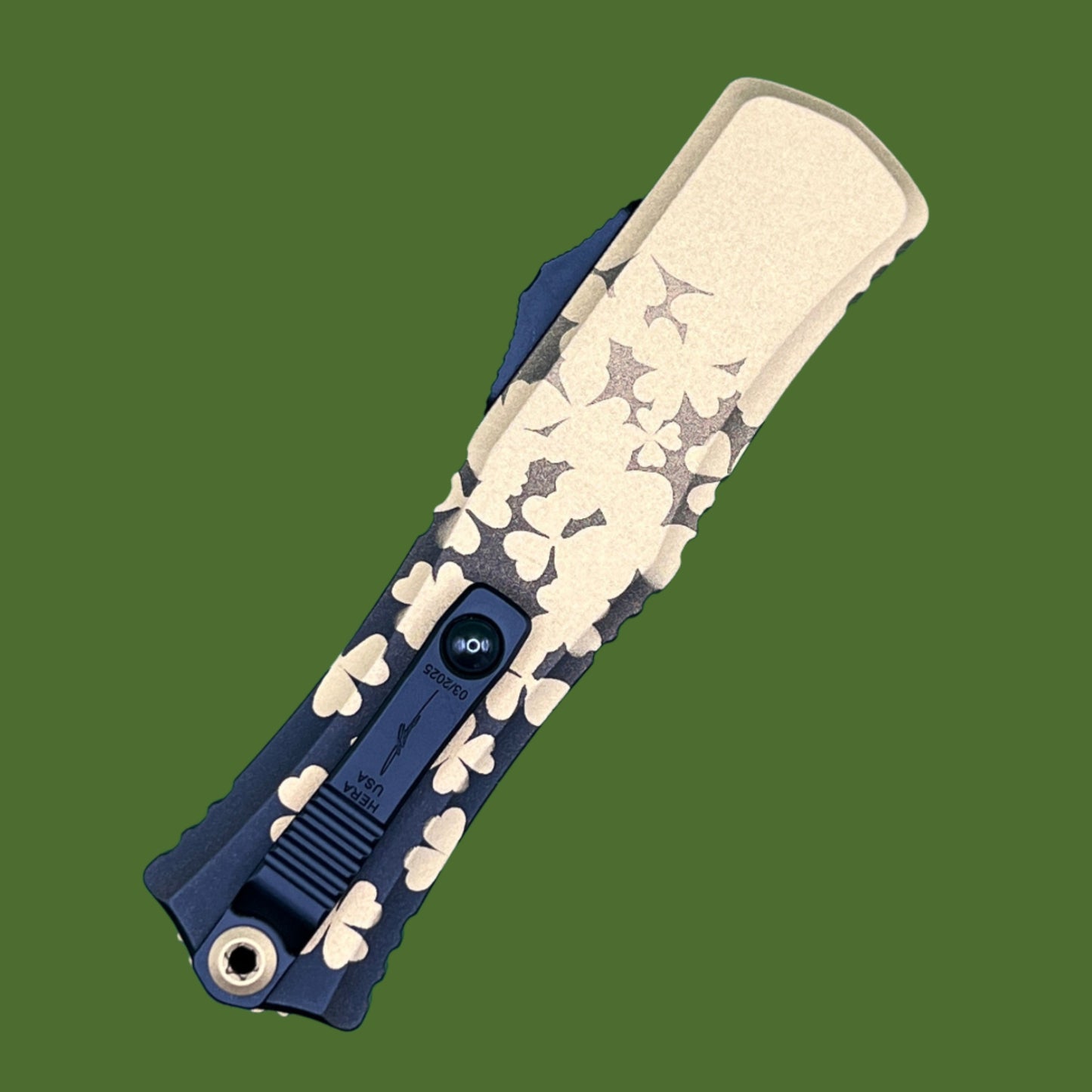 Microtech Hera II Mini D/E St. Patrick’s Day Signature Series Gold Standard 1702M-1SPDGDS