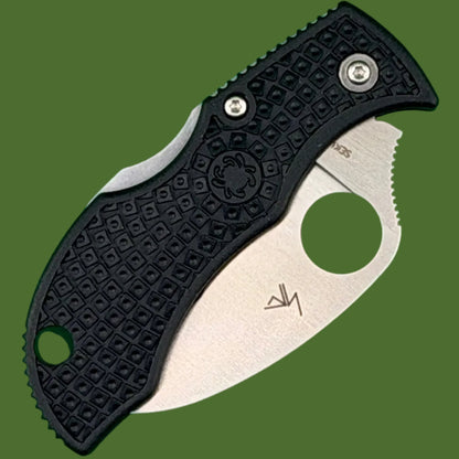 Spyderco Manbug Hawkbill Lockback Full Serrated Black MBKHBS