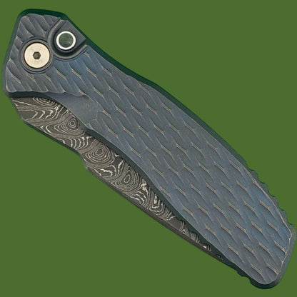 Protech 2026 Pallas Custom 005 Auto (Blue Lattice Texture Titanium Handle, Boomerang Damascus Blade)