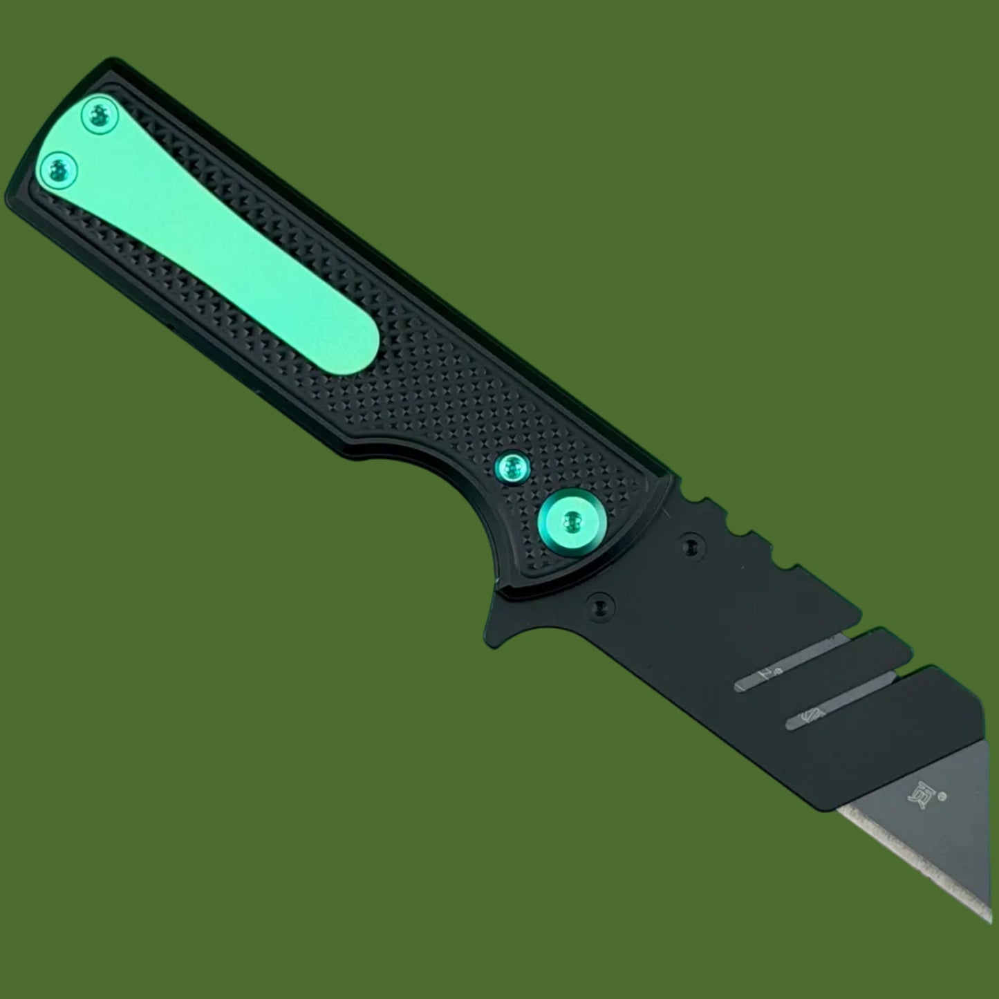 Chaves Blue Label CHUB Flipper Utility Knife Black Knurled Aluminum PVD Blade Carrier Green Hardware