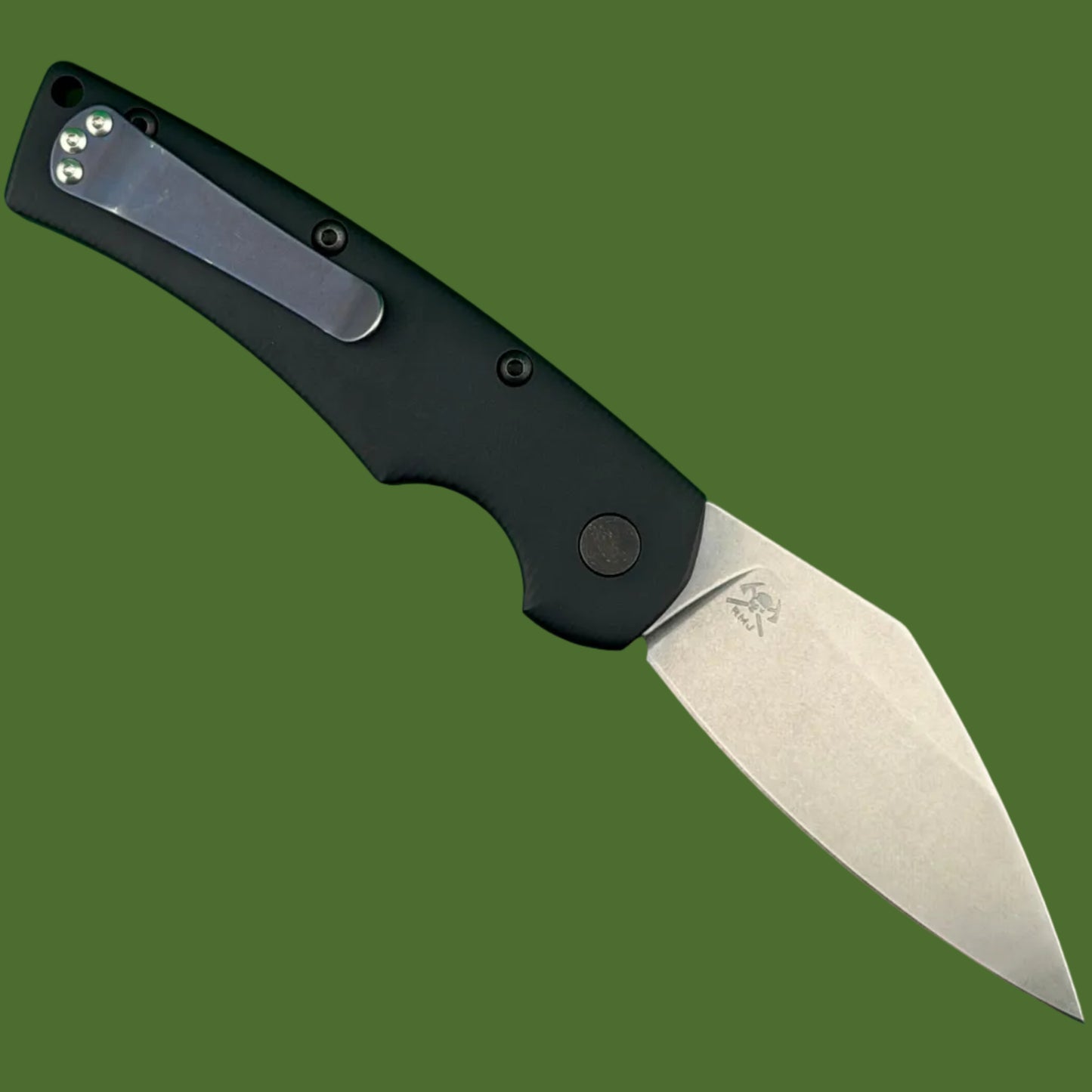 *Pre-Owned* Defiant 7 Seax Auto