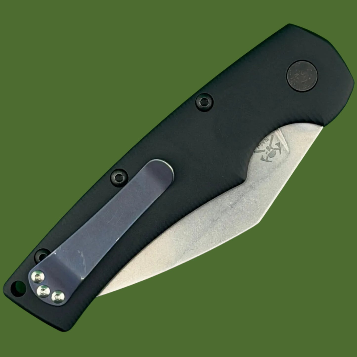 *Pre-Owned* Defiant 7 Seax Auto